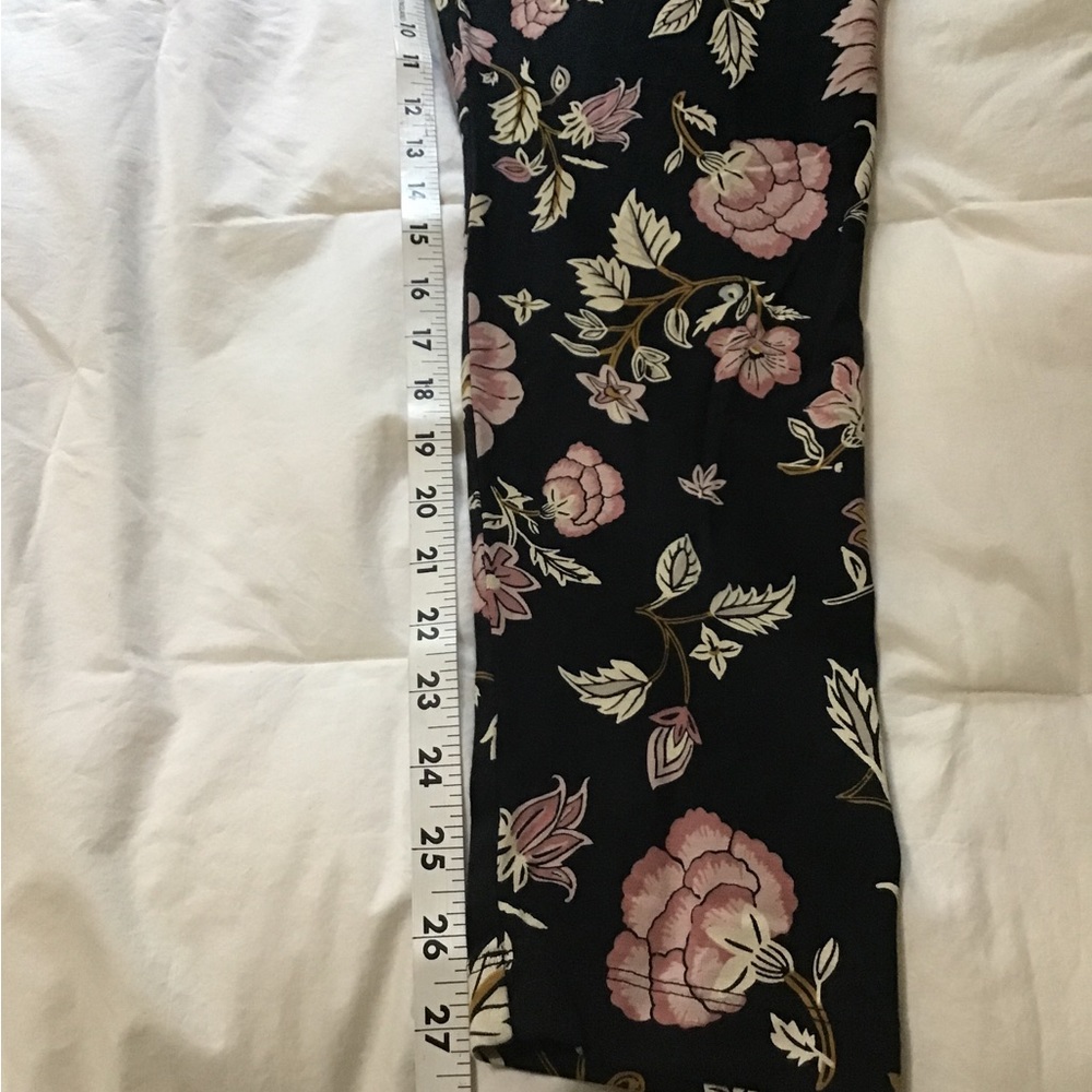 Women’s size extra-large old Navy leggings - Picture 3 of 5